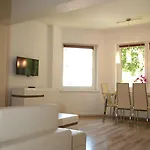 Light & Bright Апартаменты